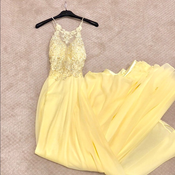 NEW DRESS NEVER WORN (EXCEPT TO MODEL IN PIC)